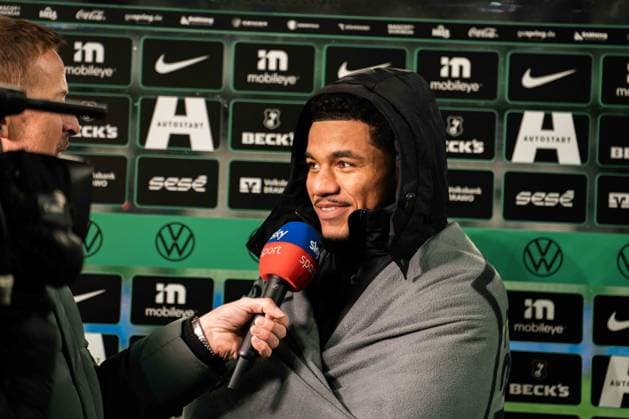 Germany, Soccer, 1 Bundesliga 2025 26, Matchday 11 VfL Wolfsburg vs Bayer Leverkusen Volkswagen Arena Wolfsburg Malik Tillman 10, Leverkusen during the post-match interview Copyright: xJamesxZabelx