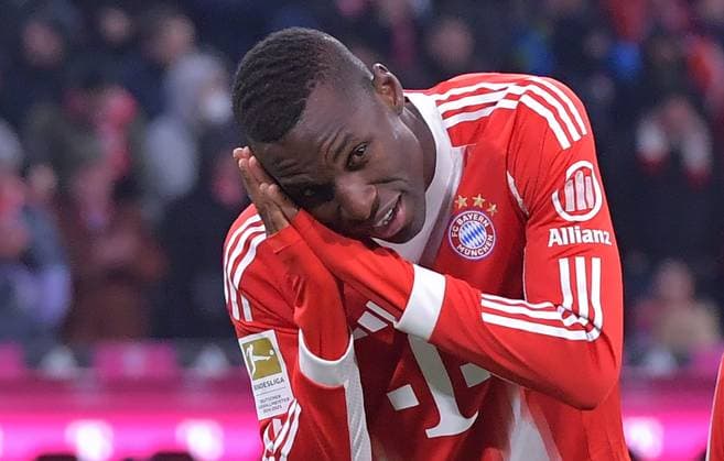 22 11 2025, xblx, Fußball 1 Bundesliga, FC Bayern Muenchen SC Freiburg v l Nicolas Jackson FC Bayern Muenchen , Goal scored, Tor zum 5 2, celebrate the goal, Torjubel , Jubel, jubeln, jubelt, DFL DFB REGULATIONS PROHIBIT ANY USE OF PHOTOGRAPHS as IMAGE SEQUENCES and or QUASI VIDEO Muenchen