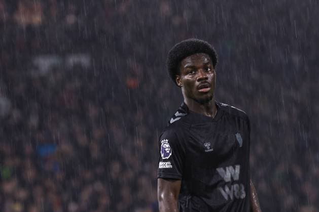 Fulham gegen Sunderland 22. November 2025, London Premier League Fußball Fulham gegen Sunderland Eliezer Mayenda von Sunderland Foto Jacques Feeney Abseits London UK  Copyright: xJacquesxFeeneyx xOffsidexOffside