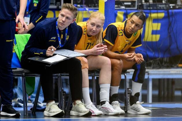 251122 Tyra Axnar and Jamina Roberts of Sweden during the international friendly handball match between Sweden and Denmark on November 22, 2025 in Halmstad Photo Carl Sandin BILDBYRAN code CS CS0808 handball handball handball landslaget sverige sweden danmark national team denmark dam bbeng  Copyright: CARLxSANDIN BB251122CS090