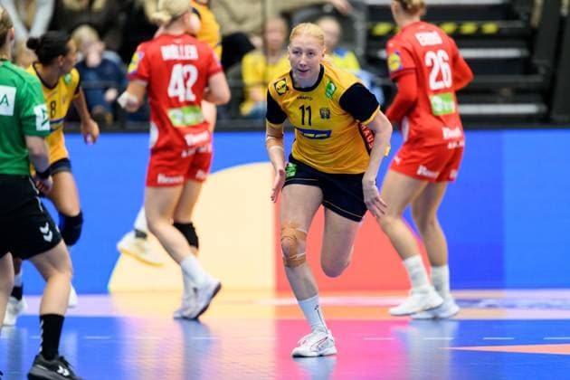 251122 Tyra Axnar of Sweden during the international friendly handball match between Sweden and Denmark on November 22, 2025 in Halmstad Photo Carl Sandin BILDBYRAN code CS CS0808 handball handball handball landslaget sverige sweden danmark national team denmark dam bbeng  Copyright: CARLxSANDIN BB251122CS091