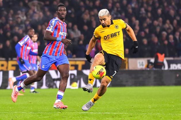 Wolverhampton Wanderers v Crystal Palace, Premier League Andre of Wolverhampton Wanderers controls the ball during the Wolverhampton Wanderers v Crystal Palace Premier League match at Molineux Stadium, Wolverhampton, England on 22 November 2025 Credit: Ryan Crockett Every Second Media Editorial use only. All images are copyright Every Second Media Limited. No images may be reproduced without prior permission. All rights reserved. Premier League and Football League images are subject to licensing agreements with Football DataCo Limited. see https: www.football-dataco.com Copyright: xIMAGO EveryxSecondxMediax ESM-1671-0092 RyanxCrockettx xEveryxSecondxMediax
