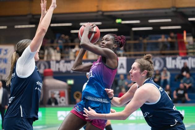 Alexia Allesch Lions, 0 , Mariam Hasle Lagemann Angels, 13 , Romy Bär Lions, 46 , Syntainics MBC vs Eigner Angels Nördlingen, Basketball, Women, Bundesliga, Season 2025 26, 8 Matchday, 22 11 2025 Weißenfels Stadthalle Sachsen Anhalt Germany