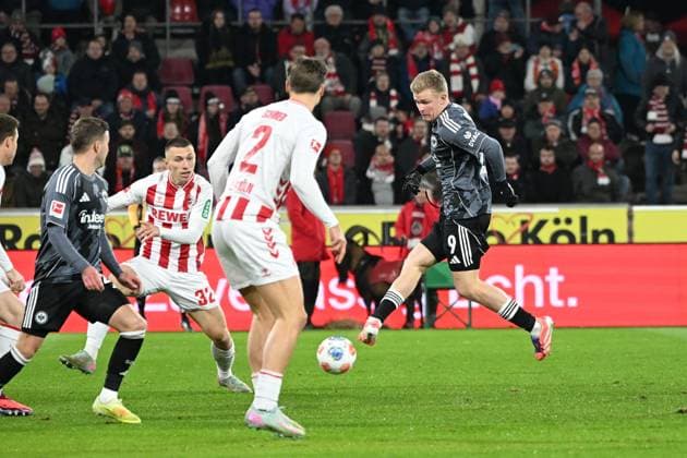 22 11 2025, xjhx, Soccer 1 Bundesliga, 1 FC Koeln Eintracht Frankfurt v l Jonathan Jonny Burkardt Eintracht Frankfurt Torchance DFL DFB REGULATIONS PROHIBIT ANY USE OF PHOTOGRAPHS as IMAGE SEQUENCES and or QUASI VIDEO Koeln