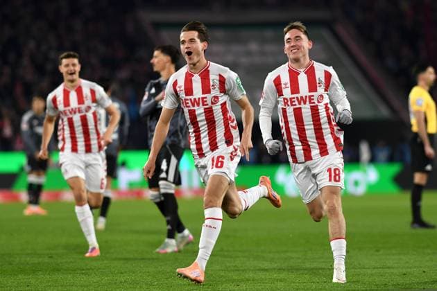 Jakub Kaminski 1 FC Koeln celebrates after scoring his team™s first goal with teammates during the Bundesliga match between 1 FC Koeln and Eintracht Frankfurt at RheinEnergieSTADION on November 22, 2025 in Cologne, Germany, Germany Photo by Ralf Treese DeFodi Images Jakub Kaminski 1 FC Koeln celebrates after scoring his team™s first goal with teammates during the Bundesliga match between 1 FC Köln and Eintracht Frankfurt at RheinEnergieSTADION on November 22, 2025 in Köln, Germany Photo by Ralf Treese DeFodi Images DFL regulations prohibit any use of photographs as image sequences and or quasi video Photo by Ralf Treese DeFodi Images
