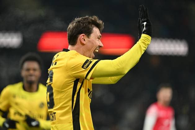 BERN, SWITZERLAND NOVEMBER 22 Christian Fassnacht of Young Boys celebrating his score 4 0 during the Swiss Super League match between BSC Young Boys and FC Winterthur at Stadion Wankdorf on November 22, 2025 in Bern, Switzerland Bern Stadion Wankdorf Bern Switzerland Copyright: xJustPictures.ch ManuelxWinterbergerx jp-en-EuSpIm-MWI_5745