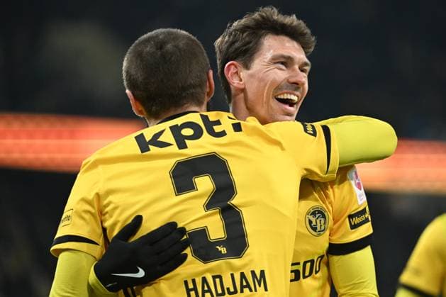 BERN, SWITZERLAND NOVEMBER 22 Christian Fassnacht r of Young Boys celebrating his score 4 0 with Jaouen Hadjam of Young Boys l during the Swiss Super League match between BSC Young Boys and FC Winterthur at Stadion Wankdorf on November 22, 2025 in Bern, Switzerland Bern Stadion Wankdorf Bern Switzerland Copyright: xJustPictures.ch ManuelxWinterbergerx jp-en-EuSpIm-MWI_5746
