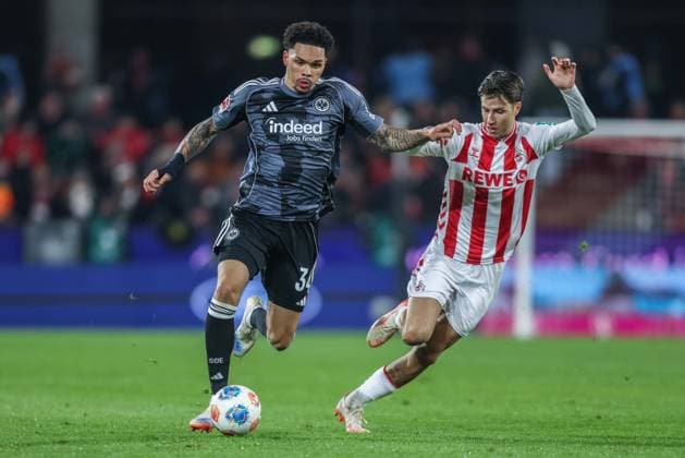 Soccer 1 Bundesliga 11 Matchday 1 FC Köln Eintracht Frankfurt on 22 11 2025 at RheinEnergieStadion in Cologne Nnamdi Collins Frankfurt , left Denis Huseinbasic Köln , right DFL regulations prohibit any use of photographs as image sequences and or quasi video xJRx