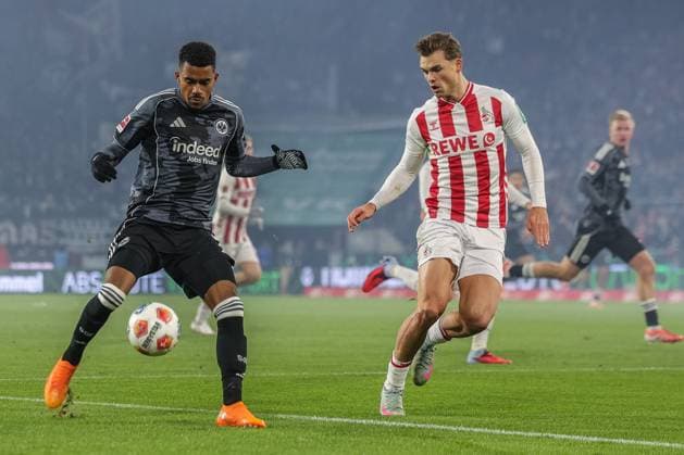 Soccer 1 Bundesliga 11 Matchday 1 FC Köln Eintracht Frankfurt on 22 11 2025 at RheinEnergieStadion in Cologne Ansgar Knauff Frankfurt , left Joel Schmied Köln , right DFL regulations prohibit any use of photographs as image sequences and or quasi video xJRx