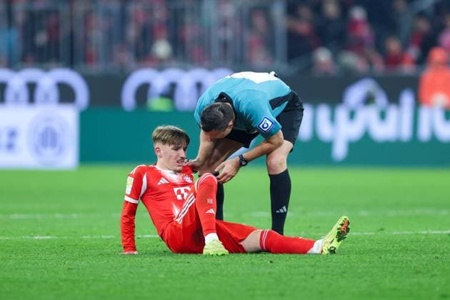 Soccer 1 Bundesliga 11 Matchday FC Bayern Munich SC Freiburg on 22 11 2025 at the Allianz Arena in Munich Lennart Karl Munich lies injured on the ground DFL regulations prohibit any use of photographs as image sequences and or quasi video xMSx