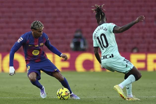 FC Barcelona, Barca v Athletic Bilbao - LaLiga BARCELONA, SPAIN - NOVEMBER 22: Barcelona s Spanish forward Lamine Yamal vies with Athletic Bilbao s Nico Williams during the Spanish league football match between FC Barcelona and Athletic Club Bilbao at Camp Nou Stadium in Barcelona on November 22, 2025. Adria Puig Anadolu Barcelona Spain. Editorial use only. Please get in touch for any other usage.  Copyright: x2025xAnadoluxAdriaxPuigx