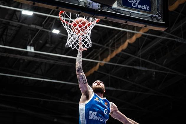 22 11 2025, xhfmx, Basketball easyCredit BBL Bundesliga, Frankfurt Skyliners Würzburg Baskets Logan Johnson Skyliners Frankfurt scores points DFL DFB REGULATIONS PROHIBIT ANY USE OF PHOTOGRAPHS as IMAGE SEQUENCES and or QUASI VIDEO Frankfurt am Main