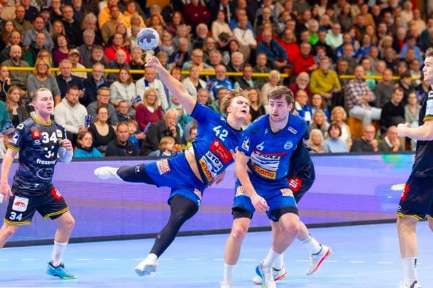 Einar Nickelsen Nr 42, VfL Luebeck Schwartau VfL Luebeck Schwartau vs HSG Krefeld Niederrhein, Handball, 2 Bundesliga, 22 11 25 Luebeck Schleswig Holstein Germany Copyright: xAgentur54Gradx xFelixxKoenigx