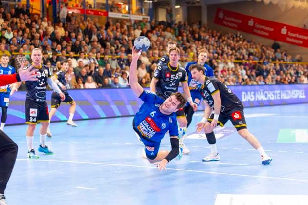 Rasmus Willette Houmøller Nr 6, VfL Luebeck Schwartau VfL Luebeck Schwartau vs HSG Krefeld Niederrhein, Handball, 2 Bundesliga, 22 11 25 Luebeck Schleswig Holstein Germany Copyright: xAgentur54Gradx xFelixxKoenigx