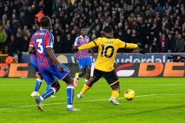22nd November 2025; Molineux Stadium, Wolverhampton, West Midlands, England; Premier League Football, Wolverhampton Wanderers versus Crystal Palace; Jhon Arias of Wolverhampton Wanderers shoots wide of the goal  GodfreyxPitt