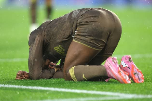 Brighton gegen Brentford 21. November 2025, Brighton Premier League Fußball Brighton Hove Albion gegen Brentford Dango Ouattara von Brentford verzieht das Gesicht, nachdem er gefoult wurde Foto Charlotte Wilson Abseits Brighton UK  Copyright: xCharlottexWilsonx xOffsidexOffside