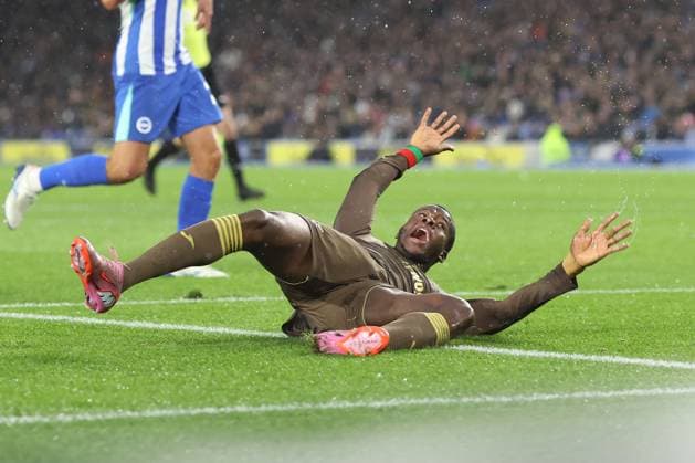 Brighton gegen Brentford 21 November 2025, Brighton Premier League Fußball Brighton Hove Albion gegen Brentford Dango Ouattara von Brentford reagiert nach einem Foul Foto Charlotte Wilson Abseits Brighton UK  Copyright: xCharlottexWilsonx xOffsidexOffside