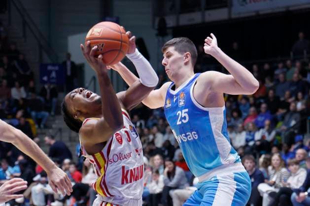v l Marcus Carr Fitness First Wuerzburg Baskets, 5 and Jacob Knauf Frankfurt Skyliners, 25 , 22 11 2025, Basketball, BBL, Frankfurt Skyliners vs Fitness First Wuerzburg Baskets, GER, Frankfurt, Suewag Energie ARENA Copyright: HMBxMedia xHeikoxBecker
