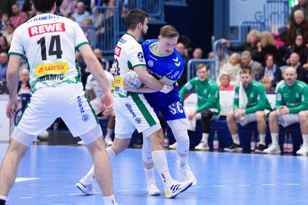 22 11 2025, xydrx, Handball, 1 HBL, VFL Gummersbach SC DHfk Leipzig, Schwalbe Arena Luka Rogan SC DHfk Leipzig 33 in duel against Ole Pregler VFL Gummersbach 23 North Rhine-Westphalia Germany
