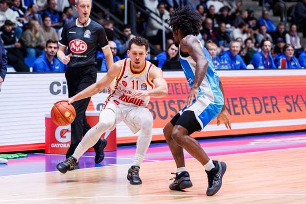 easycredit BBL, Frankfurt Skyliners Fitness First Würzburg Baskets, 22 11 2025 Brae Ivey Fitness First Würzburg Baskets, 11 against Isaiah Swope Frankfurt Skyliners, 1 game of the easycredit BBL Frankfurt Skyliners Fitness First Würzburg Baskets on Matchday 8 of the 25 26 season at the Süwag Energie ARENA on 22 11 2025 Copyright: xBEAUTIFULxSPORTS Hahnex