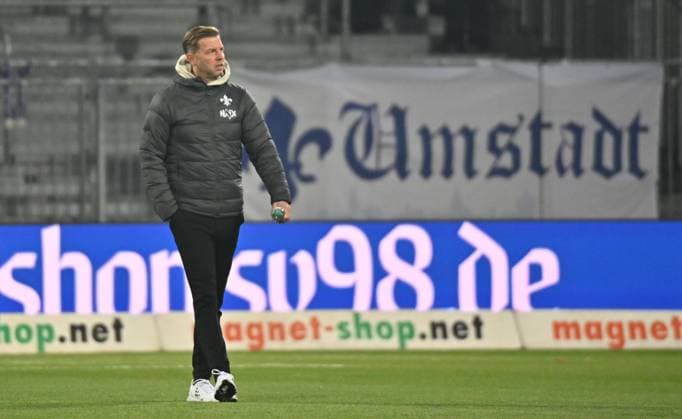22 11 2025 Soccer Season 2025 2026 2 Soccer Bundesliga 13 Matchday SV Darmstadt 98 SVD Lilien SpVgg Greuther Fürth Kleeblatt Sportfoto Zink MeZi xmeoxzix DFL regulations prohibit any use of photographs as image sequences and or quasi video only for editorial use Florian Kohfeldt Trainer SV Darmstadt 98 D98 SV98 before the start of the match