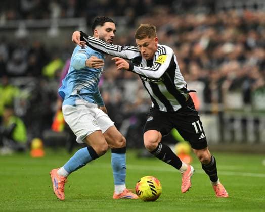 Harvey Barnes of Newcastle United tries to get the ball past Rayan Cherki of Manchester City Newcastle United v Manchester City, Premier League, Football, St James Park, Newcastle, UK - 22 Nov 2025Newcastle St James Park United Kingdom EDITORIAL USE ONLY No use with unauthorised audio, video, data, fixture lists, club league logos or live services. Online in-match use limited to 120 images, no video emulation. No use in betting, games or single club league player publications. Copyright: xRichardxLee Shutterstockx 15860905au