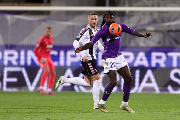 Moise Kean (Acf Fiorentina) controls the ball, Serie A, Acf Fiorentina v Juventus Fc, Artemio Franchi, November 22, 2025, Firenze, Italy.
