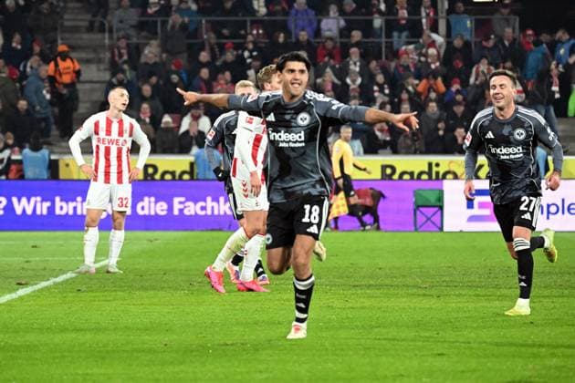 22 11 2025, xjhx, Fußball 1 Bundesliga, 1 FC Koeln Eintracht Frankfurt v l Torjubel nach dem Tor zum celebrating the goal celebrate 1 2 durch Mahmoud Dahoud Eintracht Frankfurt DFL DFB REGULATIONS PROHIBIT ANY USE OF PHOTOGRAPHS as IMAGE SEQUENCES and or QUASI VIDEO Koeln