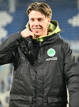 22 11 2025 Soccer Season 2025 2026 2 Soccer Bundesliga 13 Matchday SV Darmstadt 98 SVD Lilien SpVgg Greuther Fürth Kleeblatt Sportfoto Zink xwoxzix DFL regulations prohibit any use of photographs as image sequences and or quasi video only for editorial use Timo Schlieck 21, SpVgg Greuther Fürth before the start of the match