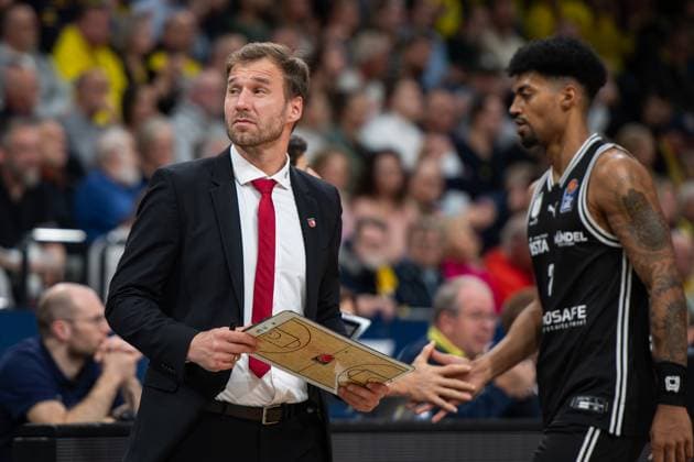 GER, Basketball, easy Credit BBL, EWE Baskets Oldenburg vs Bamberg Baskets 22 11 2025, EWE Arena, Oldenburg, GER, easy Credit BBL, EWE Baskets Oldenburg vs Bamberg Baskets, pictured Anton GAVEL Bamberg Baskets Head Coach Trainer nordphotoxgmbhx xRojahn nph00310