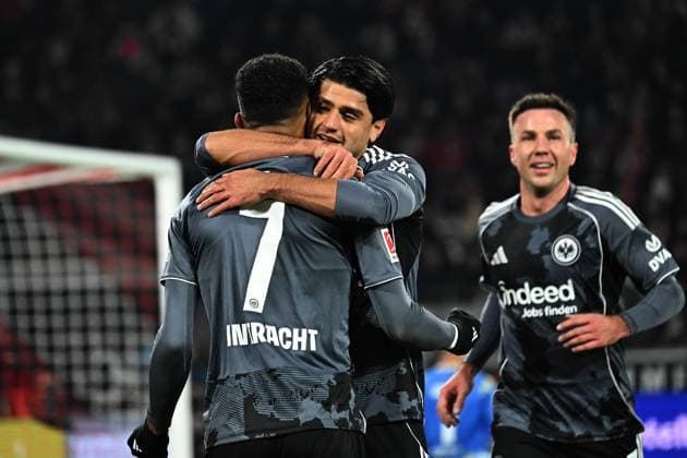 22 11 2025, xjhx, Fußball 1 Bundesliga, 1 FC Koeln Eintracht Frankfurt v l Torjubel nach dem Tor zum celebrating the goal celebrate 1 2 durch Mahmoud Dahoud Eintracht Frankfurt Ansgar Knauff Eintracht Frankfurt DFL DFB REGULATIONS PROHIBIT ANY USE OF PHOTOGRAPHS as IMAGE SEQUENCES and or QUASI VIDEO Koeln