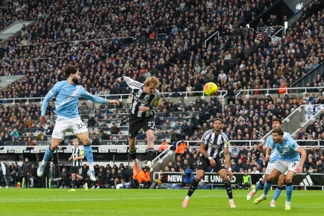 Newcastle United v Manchester City, Premier League Nick Woltemade Of Newcastle United heads the ball towards goal during the Newcastle United v Manchester City Premier League match at St. James Park, Newcastle Upon Tyne, England on 22 November 2025 Credit: Lee Keuneke Every Second Media Editorial use only. All images are copyright Every Second Media Limited. No images may be reproduced without prior permission. All rights reserved. Premier League and Football League images are subject to licensing agreements with Football DataCo Limited. see https: www.football-dataco.com Copyright: xIMAGO EveryxSecondxMediax ESM-1674-0051 LeexKeunekex xEveryxSecondxMediax