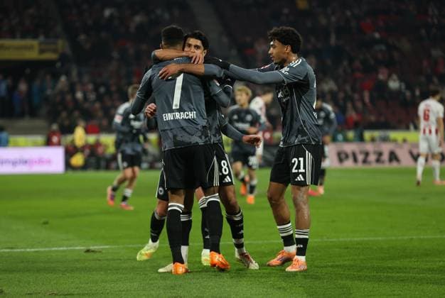 22 11 2025, Fußball Bundesliga, 1 FC Köln Eintracht Frankfurt, v l , Goal celebration, celebrate the goal, Ansgar Knauff Eintracht Frankfurt , Nathaniel Brown Eintracht Frankfurt DFL DFB REGULATIONS PROHIBIT ANY USE OF PHOTOGRAPHS AS IMAGE SEQUENCES AND OR QUASI VIDEO xdcx Copyright: HMBxMedia Claus