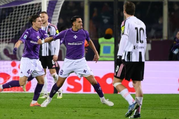 Rolando Mandragora of ACF Fiorentina celebrates with team mates after scoring the goal of 1-1 during the Serie A football match between ACF Fiorentina and Juventus FC at Artemio Franchi stadium in Florence (Italy), November 22, 2025. andreaxstaccioli