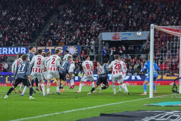 Soccer 1 Bundesliga 11 Matchday 1 FC Köln Eintracht Frankfurt on 22 11 2025 at RheinEnergieStadion in Cologne Arthur Theate Frankfurt scores the 1 1 DFL regulations prohibit any use of photographs as image sequences and or quasi video xJRx