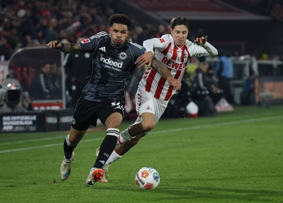v l Nnamdi Collins Eintracht Frankfurt 34 , Denis Huseinbasic 1 FC Koeln 08 GER, 1 FC Koeln vs Eintracht Frankfurt, Football, Bundesliga, Matchday 11, Season 2025 2026, 22 11 2025 DFL DFB REGULATIONS PROHIBIT ANY USE OF PHOTOGRAPHS as IMAGE SEQUENCES and or QUASI VIDEO GER, 1 FC Koeln vs Eintracht Frankfurt, Football, Bundesliga, Matchday 11, Season 2025 2026, 22 11 2025 Koeln Copyright: xEibner-Pressefotox xThomasxStoeckerx EP_TSR