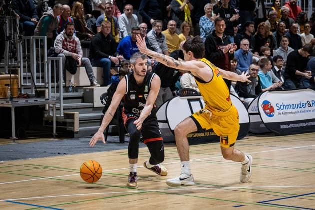 Martin Bogdanov SBB Baskets, 06 Gian Bahattin Aydinoglu Bozic Estriche Knights Kirchheim, 04 GER, Bozic Estriche Knights Kirchheim vs SBB Baskets, BARMER 2 Basketball Bundesliga, 10 Matchday, Season 2025 2026, 22 11 2025 GER, Bozic Estriche Knights Kirchheim vs SBB Baskets, BARMER 2 Basketball Bundesliga, 10 Matchday, Season 2025 2026, 22 11 2025 Kirchheim an der Teck Copyright: xEibner-Pressefoto NinaxSanderx EP_NSR