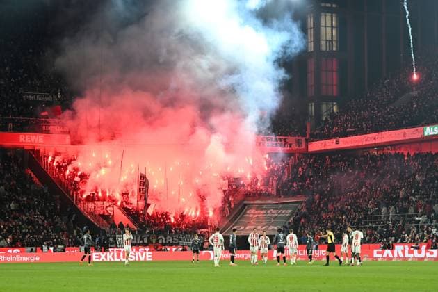 Fans Eintracht Frankfurt supporters use pyrotechnics and shoot flares on the pitch during the Bundesliga match between 1 FC Köln and Eintracht Frankfurt at RheinEnergieSTADION on November 22, 2025 in Cologne, Germany, Germany Photo by Ralf Treese DeFodi Images Fans Eintracht Frankfurt supporters use pyrotechnics during the Bundesliga match between 1 FC Köln and Eintracht Frankfurt at RheinEnergieSTADION on November 22, 2025 in Köln, Germany Photo by Ralf Treese DeFodi Images DFL regulations prohibit any use of photographs as image sequences and or quasi video Photo by Ralf Treese DeFodi Images