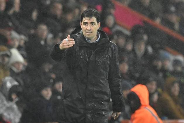 Bournemouth v West Ham United Premier League 22 11 2025. AFC Bournemouth manager Andoni Iraola gestures during the Premier League match between Bournemouth and West Ham United at the Vitality Stadium, Bournemouth, England on 22 November 2025. Bournemouth Vitality Stadium Dorset England Editorial use only DataCo restrictions apply See www.football-dataco.com , Copyright: xGrahamxHuntx PSI-23261-0201