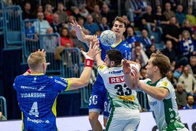 Daikin Handball Bundesliga, VfL Gummersbach SC DHfK Leipzig 22 11 2025 Ellidi Vidarsson VfL Gummersbach, 4 , Miro Schluroff VfL Gummersbach, 15 , Luka Rogan SC DHfK Leipzig, 33 , Daikin Handball Bundesliga, VfL Gummersbach SC DHfK Leipzig 22 11 2025 Copyright: xBEAUTIFULxSPORTS Erlhofx