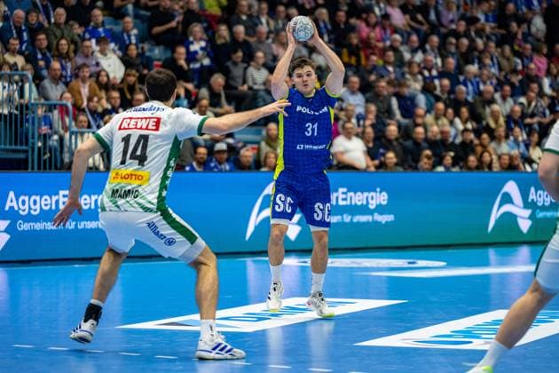 Daikin Handball Bundesliga, VfL Gummersbach SC DHfK Leipzig 22 11 2025 Marko Mami SC DHfK Leipzig, 14 , Kay Smits VfL Gummersbach, 31 , Daikin Handball Bundesliga, VfL Gummersbach SC DHfK Leipzig 22 11 2025 Copyright: xBEAUTIFULxSPORTS Erlhofx