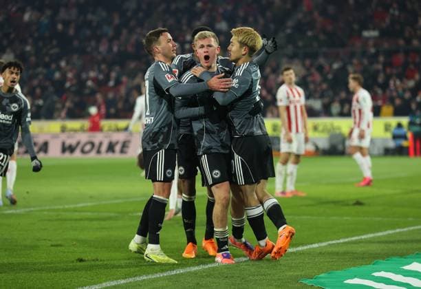 22 11 2025, Soccer Bundesliga, 1 FC Köln Eintracht Frankfurt, v l , Goal celebration, celebrate the goal DFL DFB REGULATIONS PROHIBIT ANY USE OF PHOTOGRAPHS AS IMAGE SEQUENCES AND OR QUASI VIDEO xdcx Copyright: HMBxMedia Claus