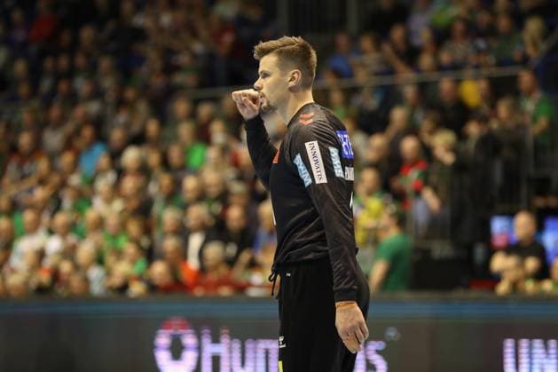 22 11 2025, xgox, Handball, Daikin HBL, SC Magdeburg HSG Wetzlar v l Sergey Hernandez Ferrer Magdeburg, 1 cheers over held ball, defended, held, Torhueter Magdeburg