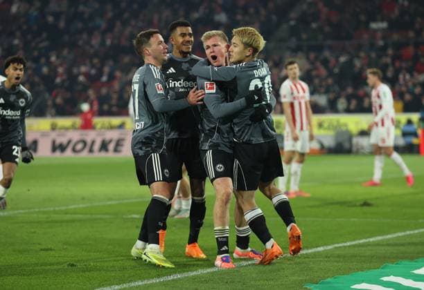 22 11 2025, Soccer Bundesliga, 1 FC Köln Eintracht Frankfurt, v l , Goal celebration, celebrate the goal DFL DFB REGULATIONS PROHIBIT ANY USE OF PHOTOGRAPHS AS IMAGE SEQUENCES AND OR QUASI VIDEO xdcx Copyright: HMBxMedia Claus
