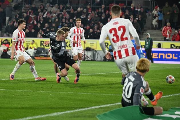 22 11 2025, xjhx, Fussball 1 Bundesliga, 1 FC Koeln Eintracht Frankfurt v l Jonathan Jonny Burkardt Eintracht Frankfurt Torschuetze, erzielt das Tor, Treffer, scores the goal 1 3 DFL DFB REGULATIONS PROHIBIT ANY USE OF PHOTOGRAPHS as IMAGE SEQUENCES and or QUASI VIDEO Koeln