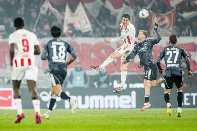 KOELN, GERMANY - NOVEMBER 25: Dominique Heintz (1. FC Koeln, 3) and Jonathan Burkardt (Eintracht Frankfurt, 9) battle for the ball during the Bundesliga match between 1. FC Koeln vs. Eintracht Frankfurt at Rheinenergie-Stadion on matchday 11 of the 1. Bundesliga on November 22, 2025 in Koeln, Germany. DFL REGULATIONS PROHIBIT ANY USE OF PHOTOGRAPHS AS IMAGE SEQUENCES AND OR QUASI-VIDEO. North Rhine Westphalia Germany Copyright: xBEAUTIFULxSPORTS Wunderlx