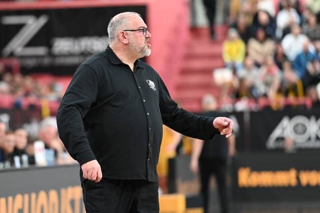 Felix Banobre VfL SparkassenStars Bochum, Head Coach GER, Tigers Tuebingen vs VFL Sparkassenstars Bochum, Basketball, Men, Pro A, 2 Barmer Basketball Bundesliga, Season 2025 2026, 22 11 2025 GER, Tigers Tuebingen vs VFL Sparkassenstars Bochum, Basketball, Men, Pro A, 2 Barmer Basketball Bundesliga, Season 2025 2026, 22 11 2025 Tuebingen Copyright: xEibner-Pressefoto NicolasxWoernx EP_NWN
