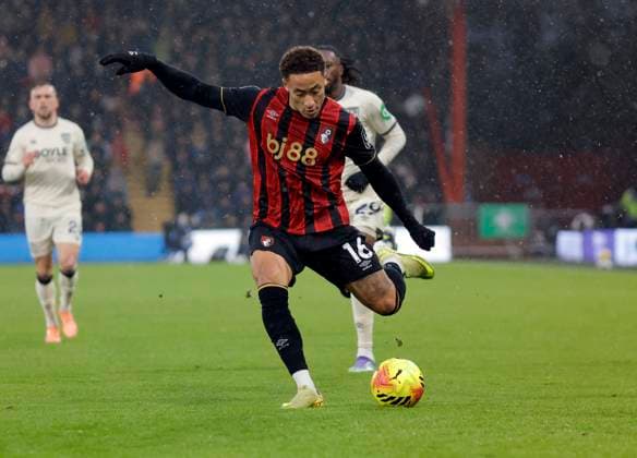 22nd November 2025, Bournemouth, Dorset, England; Premier League Football, AFC Bournemouth versus West Ham United; Tavernier of Bournemouth shoots at goal but saved by Areola of West Ham  HongboxChen