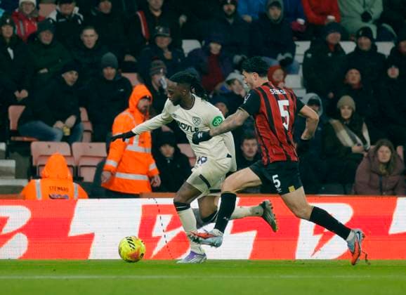 22nd November 2025, Bournemouth, Dorset, England; Premier League Football, AFC Bournemouth versus West Ham United; Wan-Bissaka of West Ham Competes with Senesi of Bournemouth  HongboxChen