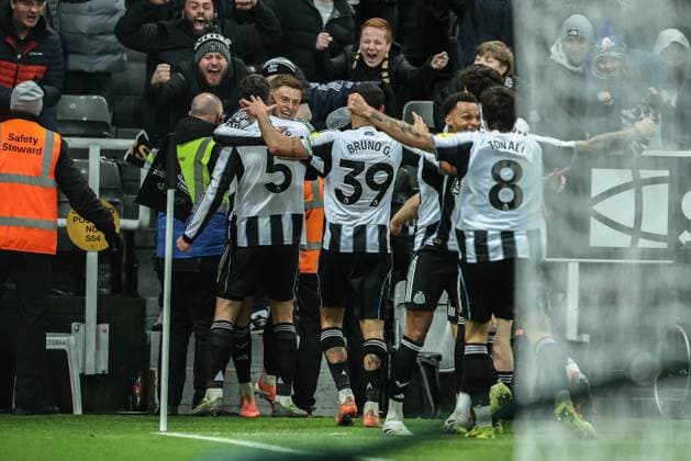 Premier League Newcastle United v Manchester City Harvey Barnes of Newcastle Untied celebrates his goal to make it 2-1 during the Premier League match Newcastle United vs Manchester City at St. James s Park, Newcastle, United Kingdom, 21st November 2025 (Photo by Alfie Cosgrove News Images) Newcastle St. James s Park Tyne and Wear United Kingdom Copyright: xAlfiexCosgrove NewsxImagesx